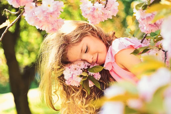 Time to relax. Summer girl fashion. Happy childhood. Little girl in sunny spring. face and skincare. allergy to flowers. Springtime. weather forecast. Small child. Natural beauty. Childrens day — Stock Photo, Image