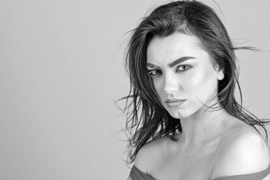 Güzel duygu. Visage cilt bakımı ve makyaj. Güzel kadın giyim renkli makyaj. Seksi kadın yaratıcı makyaj ile. Cilt bakım modeli ile moda bakmak. Bir kızın güzelliği. Muhteşem güzellik, kopya alanı