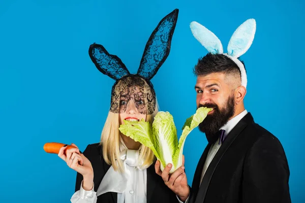 Happy Easter. Woman comic, funny and handsome man are wearing bunny ears. Easter sale concept. Copy space. Discount. — Stock Photo, Image