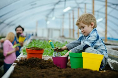 insanlar ve ekoloji kavramı. insanlar için ekoloji. Tüm insanlar ekoloji tasarruf edecektir. gelecekteki insanlar için ekoloji korumak yaşam.