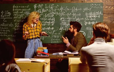 Profesyonel öğretmenler kendi akademik içerik konusunda uzmanız. Öğretim özel sınıflar şimdi öğretmen için en iyi seçeneklerden biri. Öğrenciler genellikle malzeme hakkında heyecanlanmak.