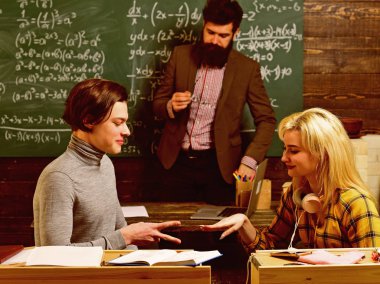 En iyi eğitimciler yaşam boyu öğrenen olmanın önemini unutmayın. ollaboration öğretmen ile öğrenci başarısı için faydalıdır.