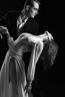 Romantik drama. İki aşık MIME makyaj. Çift MIME sanatçıların sahne alanı'nda romantizm gerçekleştirin. Vücut hareketleri miming tiyatro sanatçıları. MIME erkek ve kadın romantik sahnede hareket