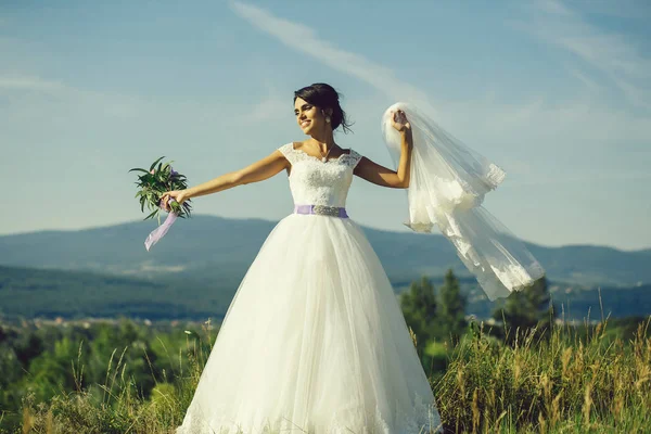 セクシーな花嫁かわいい女性 — ストック写真