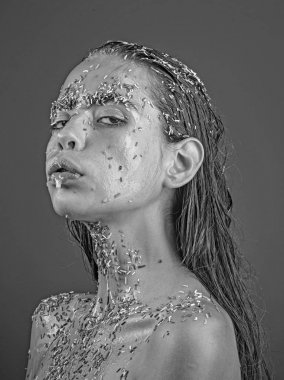 kadın serpin şeker yüzü ile görüntü