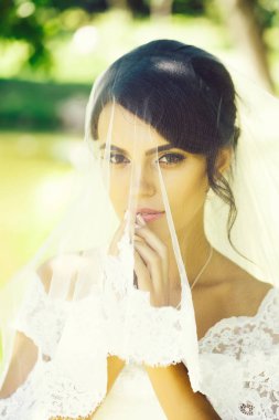 güzel gelin peçe altında