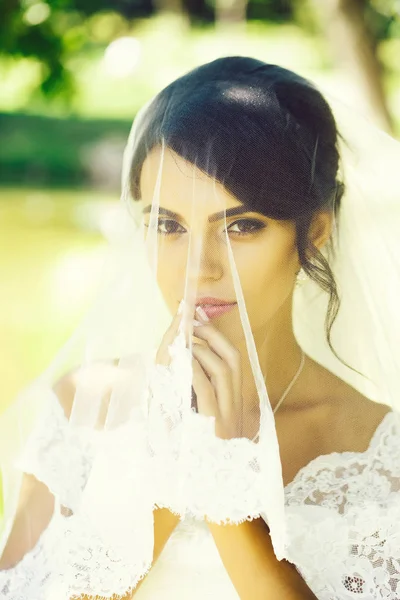 güzel gelin peçe altında