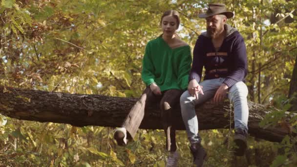 Autumn couple with autumnal mood. Hello Autumn. Time for Fashion sale. Autumnal vogue trend. Relationship. Romantic young couple. — Stock Video
