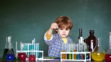 Okula geri dön. Kimya. Fen Dersi. Ilkokul. Bilim ve eğitim kavramı.
