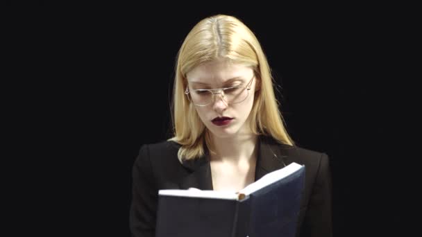 Young smiling business woman isolated over black background. Talk and communicating. Job offer. Business woman working. — Stock Video