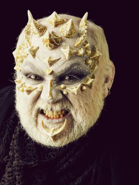 Diş barikat öfkeli canavar adam