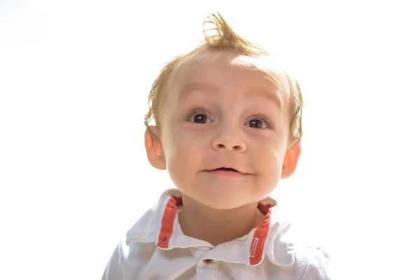 Criar uma rotina de cuidados com a pele para o bebé. Cuidados infantis. Cuidados com a pele Dermatologista para criança. Creme de cuidados com a pele para bebê infantil. Cuidados para proteger a pele das crianças desde o nascimento. Mantenha a beleza querúbica — Fotografia de Stock