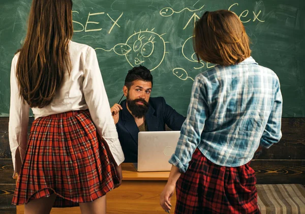 Lesson and sex education in high school. Sex education. — Stock Photo, Image