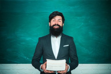 Okula ve mutlu zamanlara geri dönelim. İyi öğretmenler genellikle iletişim ustalarıdır. Üniversitede sınava hazırlık.