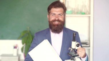 Öğretmenler gün-bilgi ve eğitim okulu kavramı. Eğitim. Teşekkür ederim hocam. Chalkboard kopyası alanı. Öğretmenler zorluklar ve ilham verir.