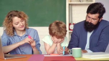 Ev Aile matematik eğitimi - Veliler matematik çocuklara özel dersler öğretim. Okul dışı çocuklar için eğitim. Okula ilk kez. Çocuk Eğitimi ve Öğrenci Eğitimi.