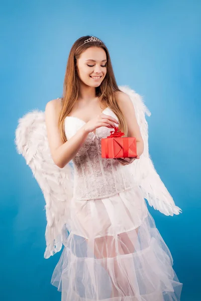 Concept van onschuldig meisje. Liefde kaart. Valentines Day. Cupid cute Angel-concept van de dag van Valentijnskaarten. Liefdes concept. Mode glamour Halloween Art Design. Genieten van magisch moment. — Stockfoto