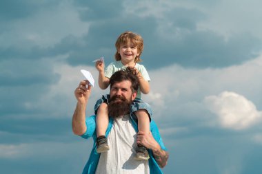 Mutlu sevgi dolu aile - Baba ve oğul.