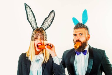 Mutlu Paskalya yortusu yumurta çift izole beyaz arka plan üzerinde. Komik Paskalya. Sevimli tavşan tavşan kaç. Paskalya tavşanı elbise.