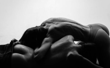 Seksi popo ile iki güzel kadın. Şehvetli kadın eşek ve onun su damlaları. Büyük iki şehvetli gece popo. Kadın güzel vücut ve cinsellik eşek. Striptizci provacation kızlar seksi vücut ve popo.