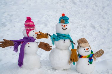 Yeni yıl tebrik kartı. Mutlu Noeller ve fotokopi çekimli yeni yıl tebrik kartı. Kardan Adam Mutlu Noeller ve Mutlu Noeller diliyor.