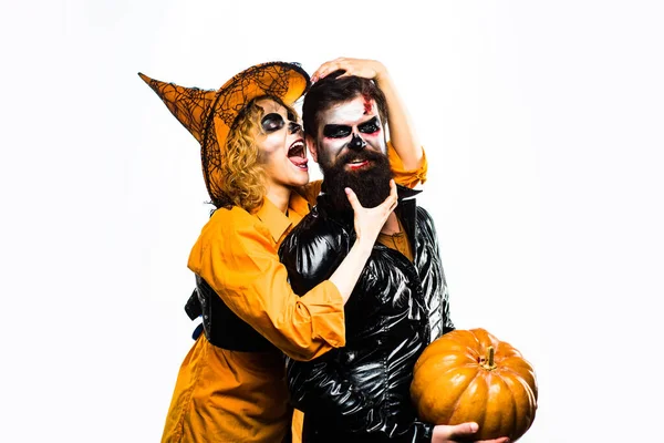 Feliz Halloween. Truco o trato. Retro Halloween pareja romancing . — Foto de Stock