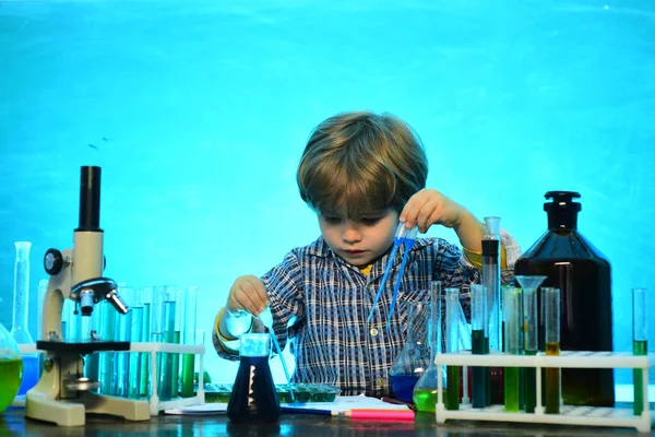 First school day. School concept. Preschooler. Happy smiling pupil drawing at the desk. schoolboy. schoolchild. A chemistry demonstration — Stock Photo, Image