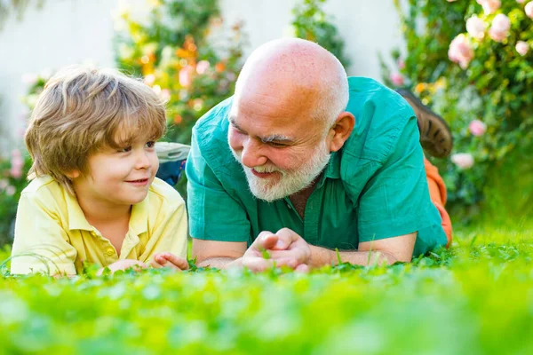 Grandfather with son in park. Grandfather and grandson Playing - Family Time Together. Father and grandfather. Happy family father and child on meadow with a kite in the summer on green grass. — Stock Photo, Image
