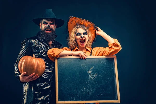 Festa di Halloween e concetto di vacanza. Design di Halloween per lo spazio di copia a bordo. — Foto Stock