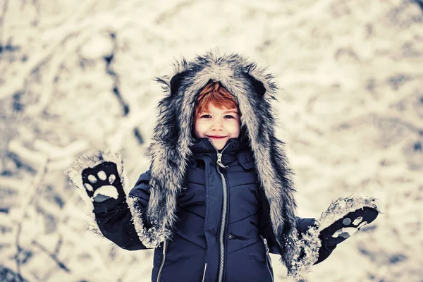 Winter landscape of forest and snow with cute child boy. Enjoying nature wintertime. Happy winter time. Active winter children concept. — Stock Photo, Image