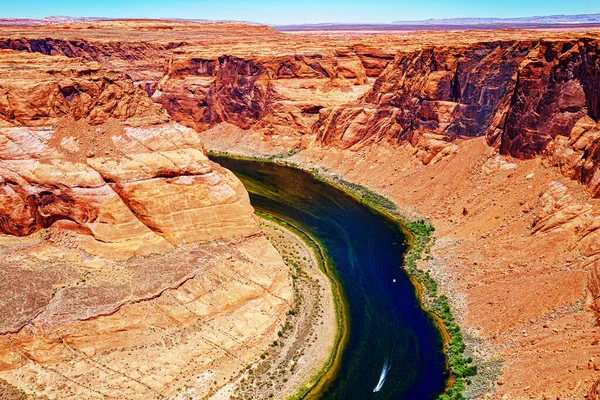 Αριζόνα Horseshoe Bend στο Grand Canyon. Κόκκινο βράχο φαράγγι δρόμο πανοραμική τοπίο. Ορεινός δρόμος στο κόκκινο φαράγγι φαράγγι της ερήμου πανόραμα — Φωτογραφία Αρχείου