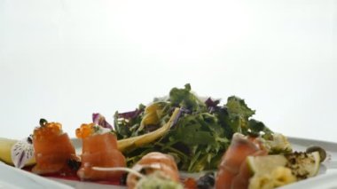 Parti ya da kutlama için yemek aperatifleri hazırlamış. Lüks yemekler, lezzetli yemekler..