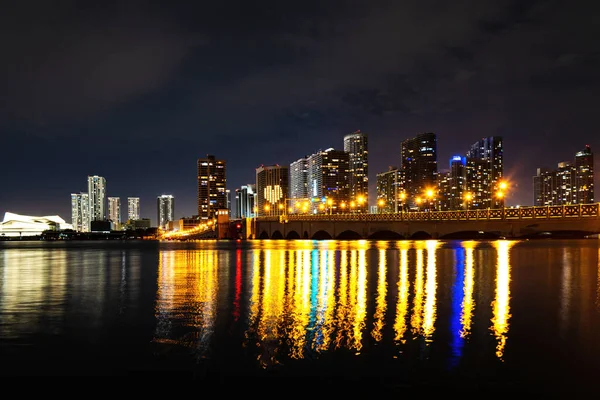 O horizonte de Miami. Miami, Flórida, EUA skyline centro da cidade . — Fotografia de Stock