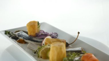 Gurme yemeği. Dilimlenmiş Dana etli Lüks Moleküler Yemek.