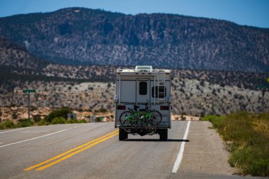 Karavanla Amerikan Yolu 'nda tatil, Camper Van. Amerika 'yı keşfetmek. Aile seyahati, tatil tatili.