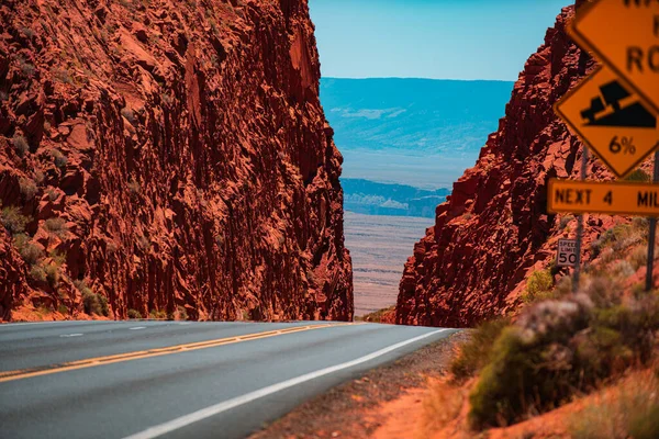 Route panoramique en Arizona, États-Unis. Paysage stérile, Infini droit. — Photo