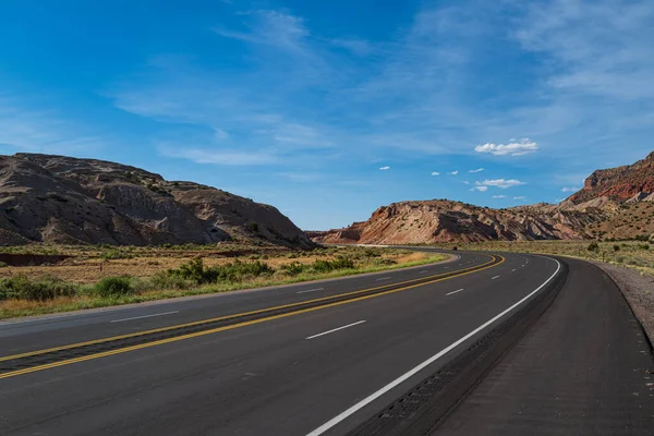 Imagem panorâmica de uma estrada cênica, EUA. — Fotografia de Stock