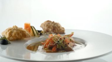 Yemekleri taşıyın. Lezzetli bir lezzet. Restoran et menüsü.