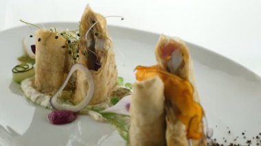 Yaratıcı restoran tatlı tarifi konsepti. Haute food, aperatif konsepti..