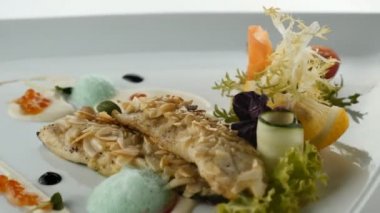 Lezzetli aperatifler, tapas yemekleri. Haute food, restoran yemeği konsepti..