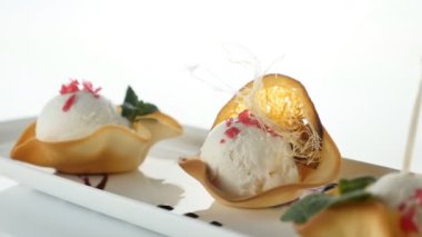 Özel yapım tatlı. Lezzetli aperatifler ve lüks restoran yemekleri..