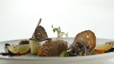 Parti ya da kutlama için yemek aperatifleri hazırlamış. Lezzetli ve sağlıklı restoranlar kapanıyor..