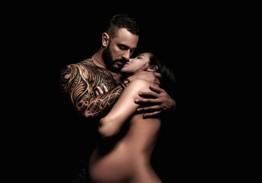 Şehvetli çift öpücüğü. Seni seviyorum. Aşık çift. Romantik ve aşk dolu. Samimi ilişki ve cinsel ilişki. Hamile bir kadın. Öpüşen ağızlar. Tutku ve şehvetli dokunuş.