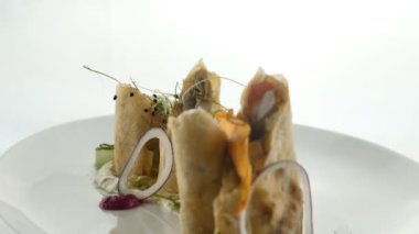 Mutfak tasarımı, moleküler gastronomi. Dilimlenmiş Dana etli Lüks Moleküler Yemek.