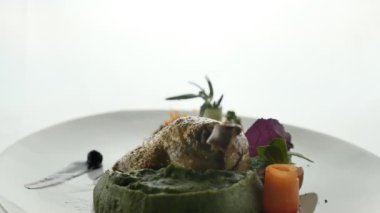 Yemekleri taşıyın. Lezzetli ve sağlıklı restoranlar kapanıyor..