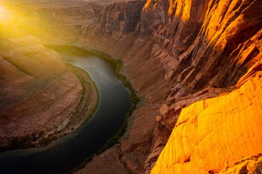 Horseshoe Bend, Page, Arizona 'nın gündoğumu çekimi. Arizona Horseshoe Bend Colorado Nehri Grand Canyon 'da.