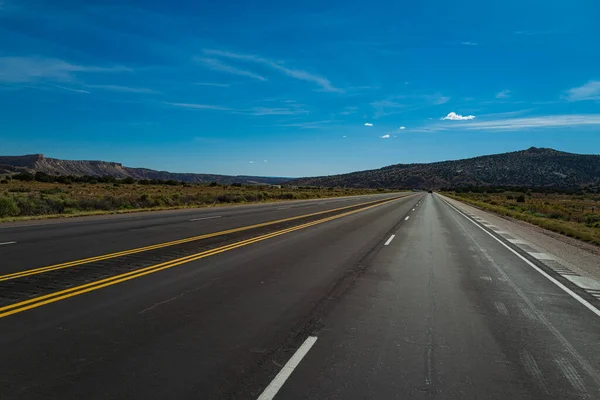 Сценическое шоссе в Аризоне-Юте, Америка. — стоковое фото