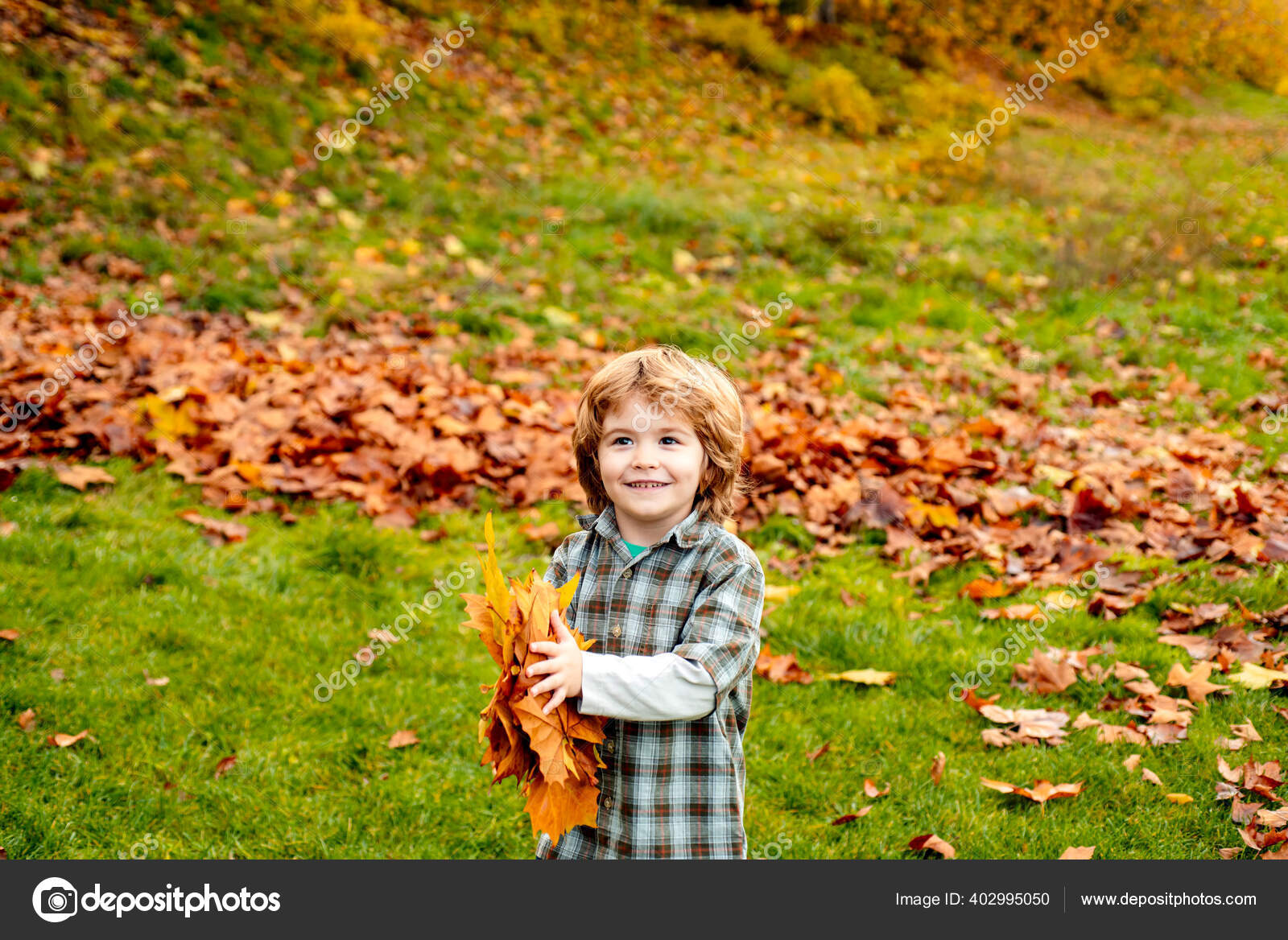 Осеннее Настроение. Портрет Осенних Детей. Счастливый Ребенок.