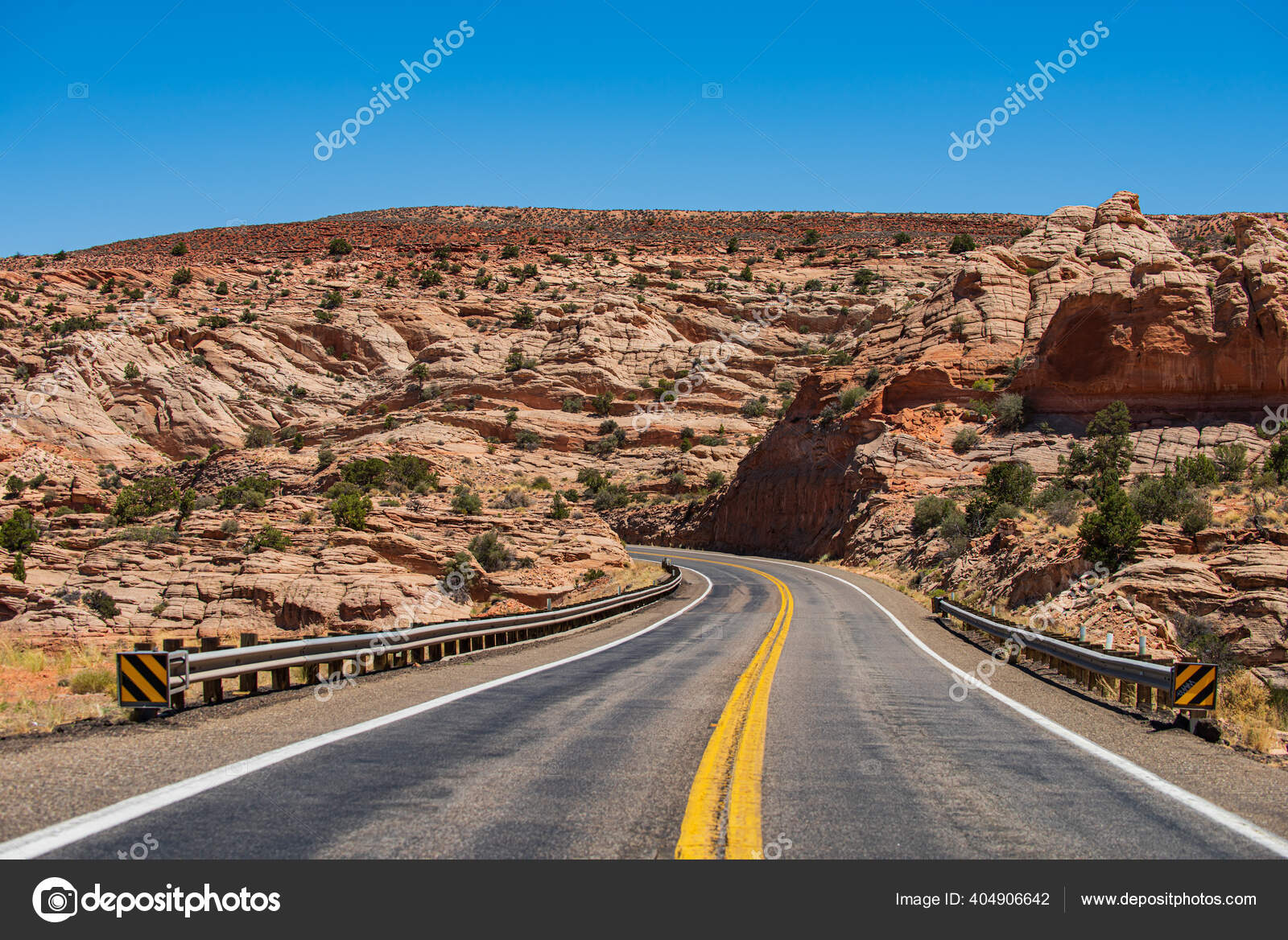 Open road through the field, highland road. Empty scenic highway in  Arizona, USA. Desert highway at sunset, travel concept, USA. — Stock Photo  © Tverdohlib.com #404906642, image size:1600x1168
