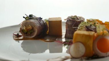 Yaratıcı restoran tatlı tarifi konsepti. Gurme yemek, guisine tasarımı.